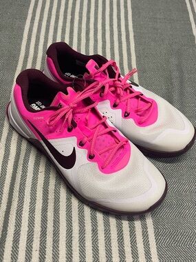 Nike Metcon 2 Blast Women’s Pink and White Training Shoes size 11